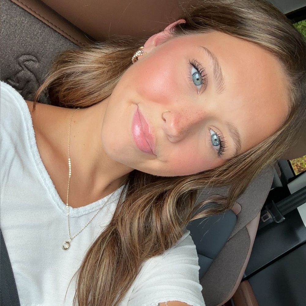 Meet your Posher, Chloe